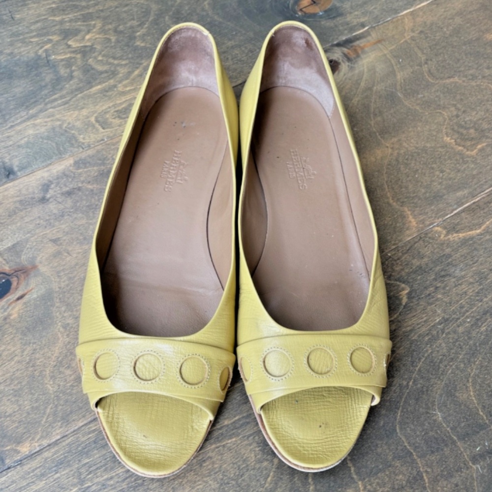 HERMES Size 37 Open-Toed Leather Flats Chartreuse Box Dustbag Spring Summer
